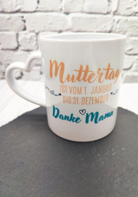 Feiere deine Mama jeden Tag mit unserer süßen Tasse von Super-Mug! Die gezeichneten Eulen und die Mutter mit ihren Kindern werden ihr ein Lächeln ins Gesicht zaubern.