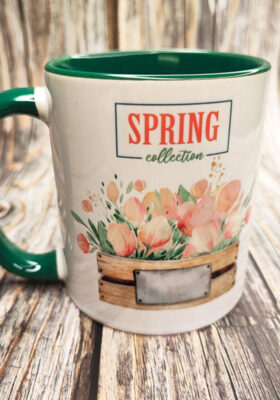 Unsere dunkelgrüne Frühlings-Tasse von Super-Mug mit Gummistiefel-Motiv und hübschen Tulpen ist das perfekte Accessoire für den Frühling. Mit der Tasse aus unserer Frühlings-Kollektion bringst du deine Garten- oder Frühlingsstimmung direkt in die Küche. Genieße deinen Kaffee oder Tee in dieser einzigartigen Tasse und starte perfekt in den Tag. Bestelle jetzt deinen neuen Lieblings-Kaffeebecher!