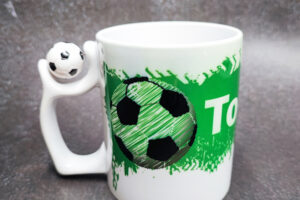 Tasse mit Fußball "TOOOOOR" grün